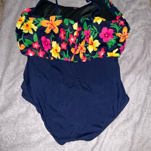 Vintage swimsuit - Picture 2 of 3